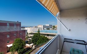 Apartment Harmony - Balcony And Free Secure Garage